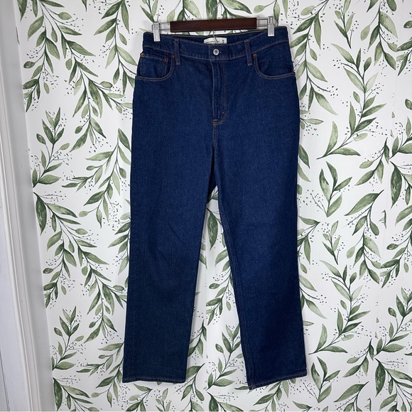 Abercrombie & Fitch Denim - Abercrombie & Fitch 90s Straight Ultra High Rise Jeans. 29/8 Short.